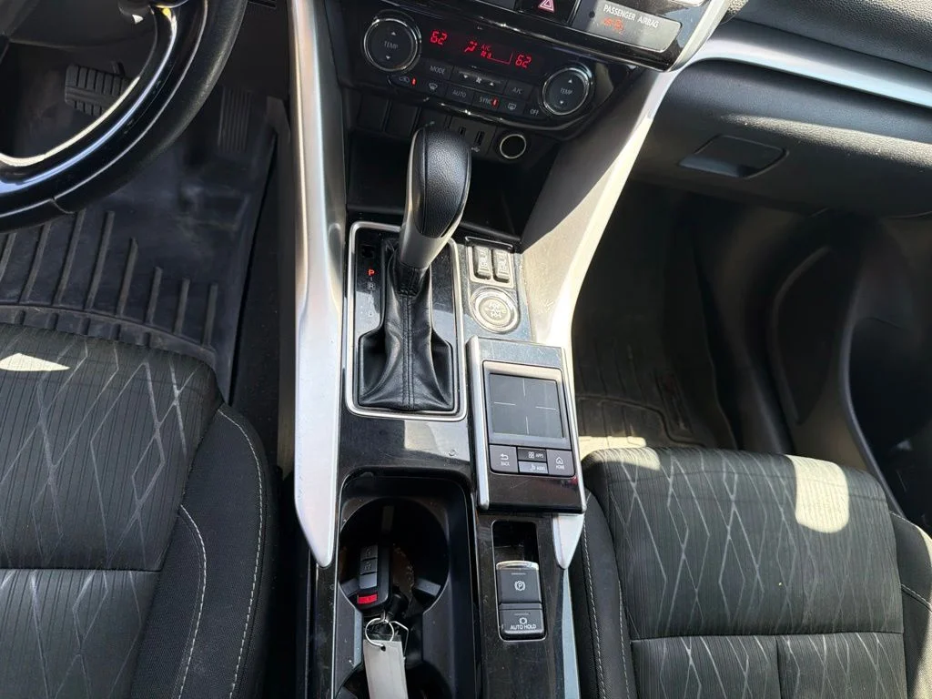 Used 2020  Mitsubishi SE image 18