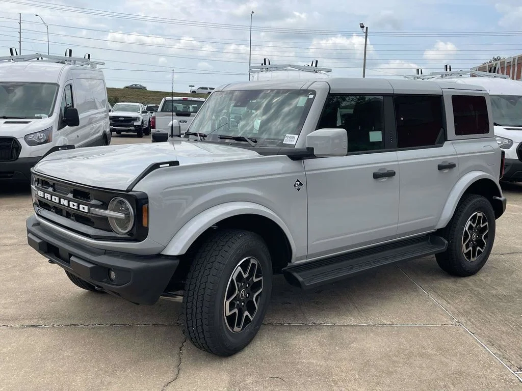 New 2026 Avalanche Gray Ford Outer Banks image 7