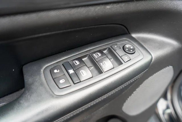 Used 2020 Black Jeep Laredo E image 19