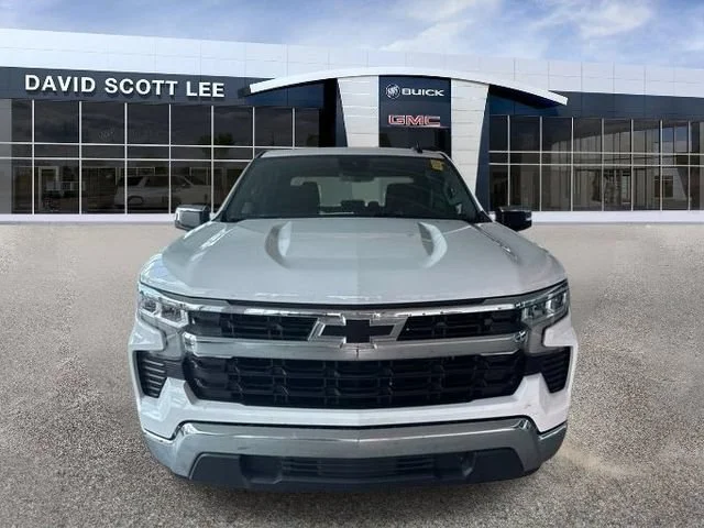 Used 2024 Summit White Chevrolet LT image 4