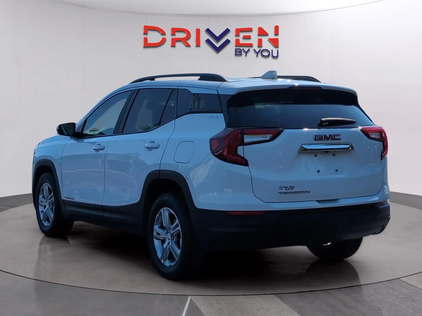 Used 2022 Summit White GMC SLE image 3