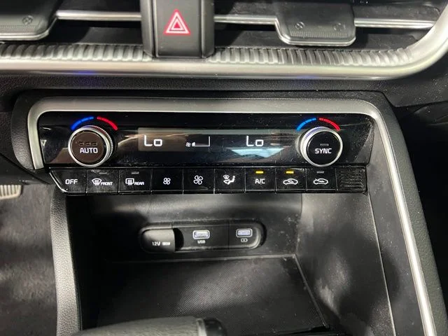 Used 2023 White Kia GT-Line image 21
