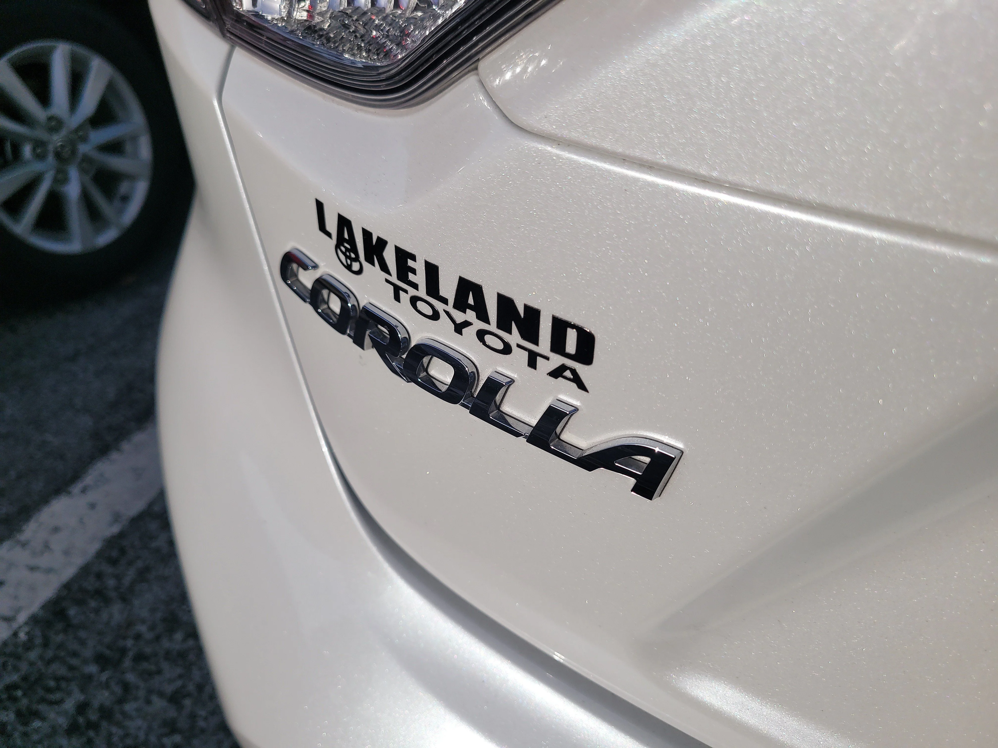 Used 2025 Pearl Toyota LE image 10