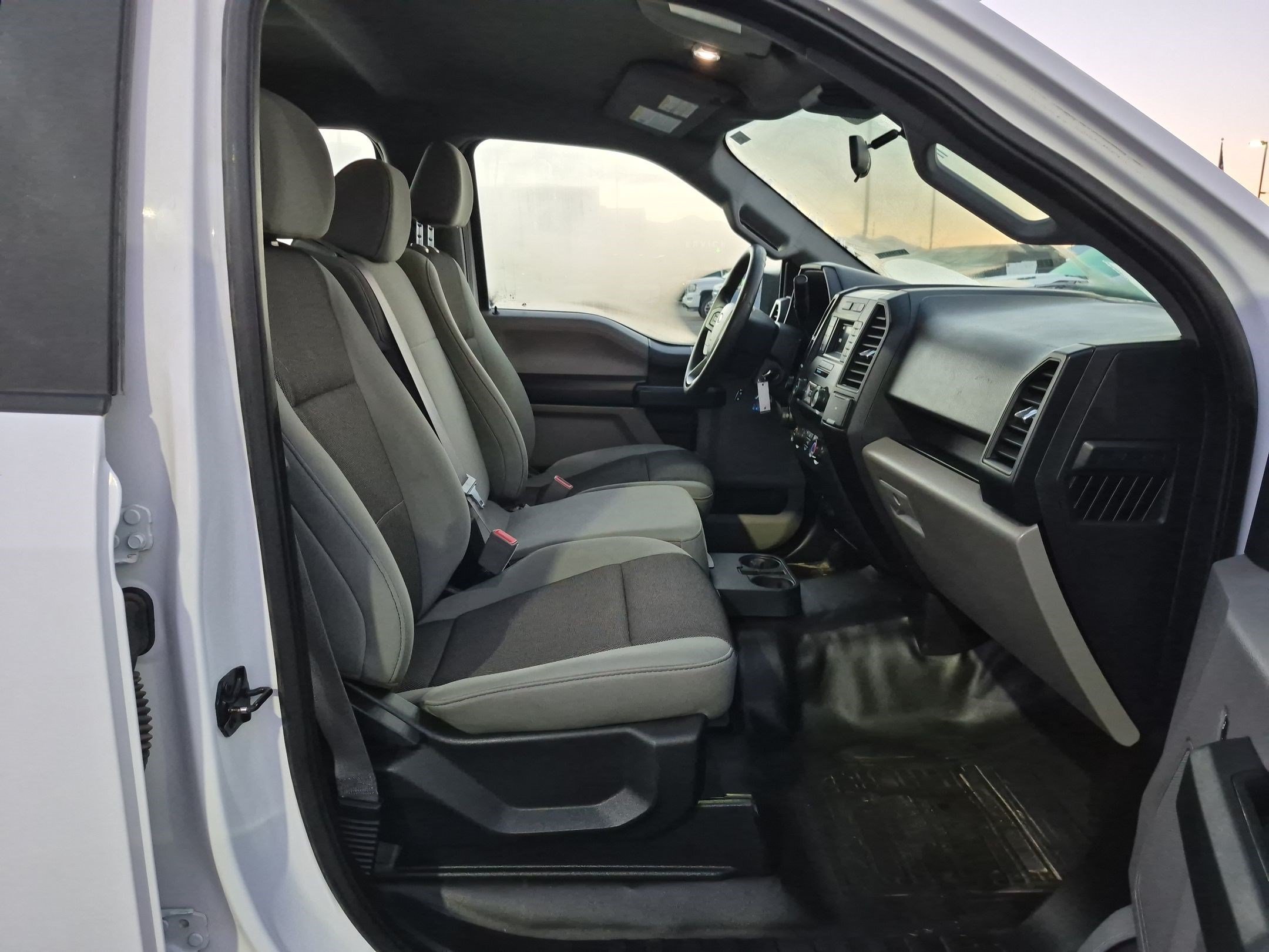 Used 2019 Oxford White Ford XL image 29