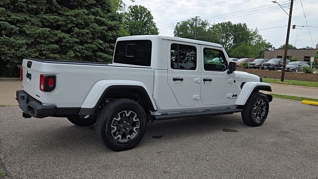 New 2026 Bright White Clear-Coat Exterior Paint Jeep Sahara image 34