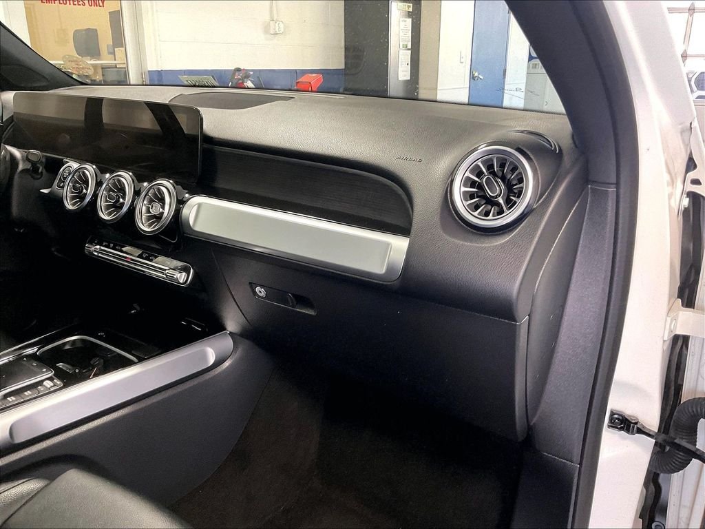 Used 2023 White Mercedes-Benz GLB 250 image 13
