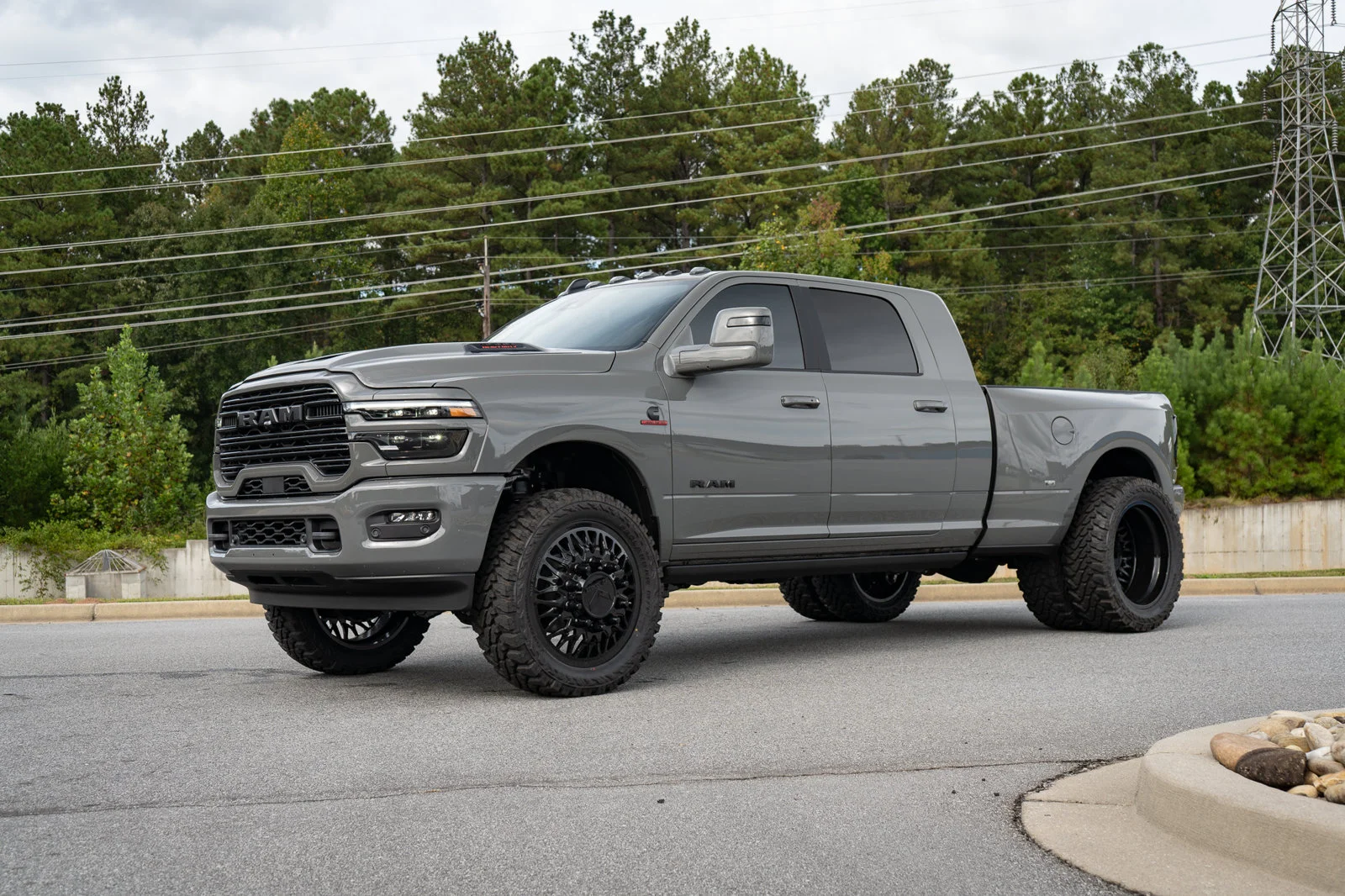 New 2026 Ceramic Gray Clear-Coat Exterior Paint RAM Laramie image 9