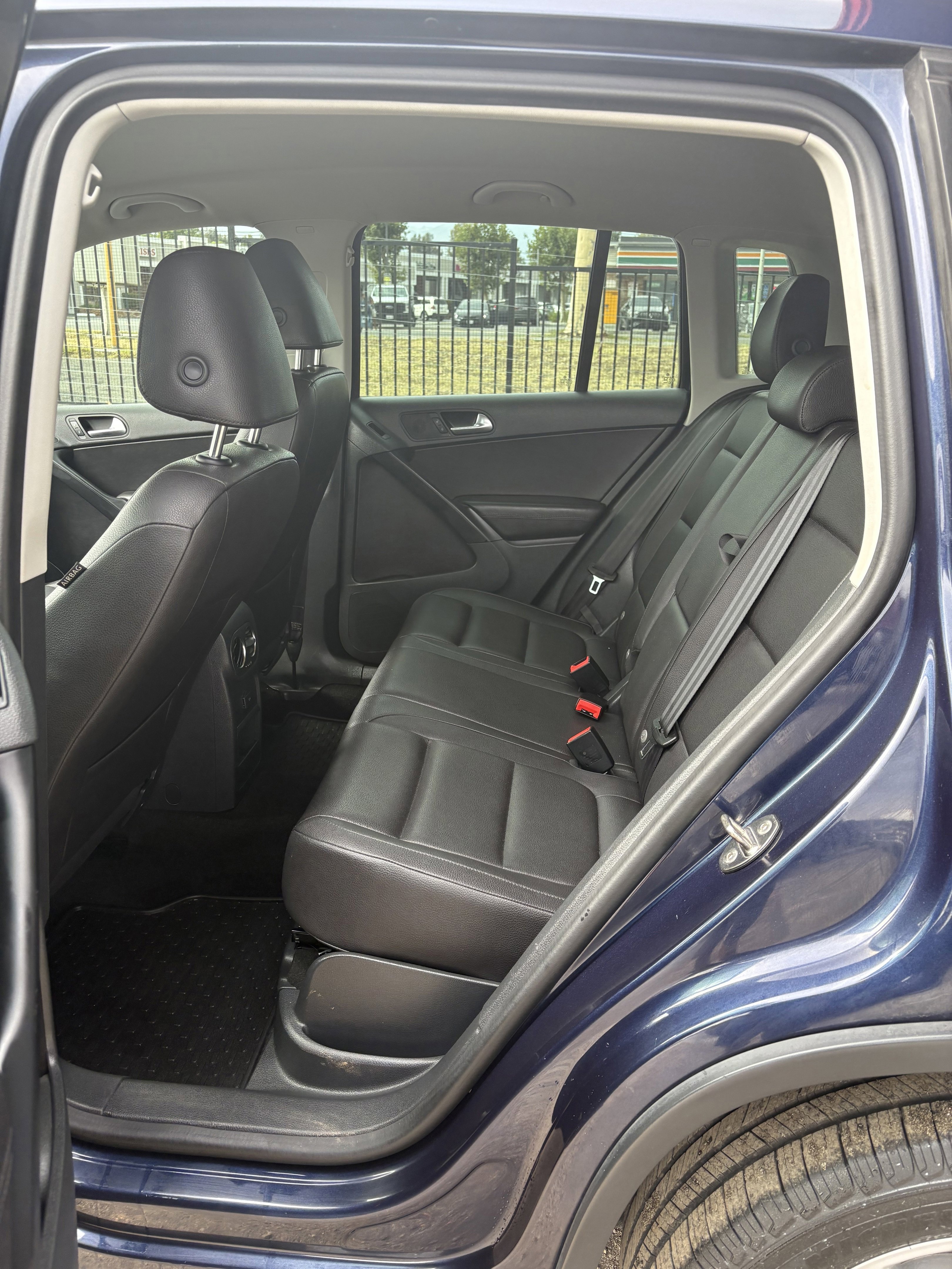 Used 2016 Blue Volkswagen  image 11