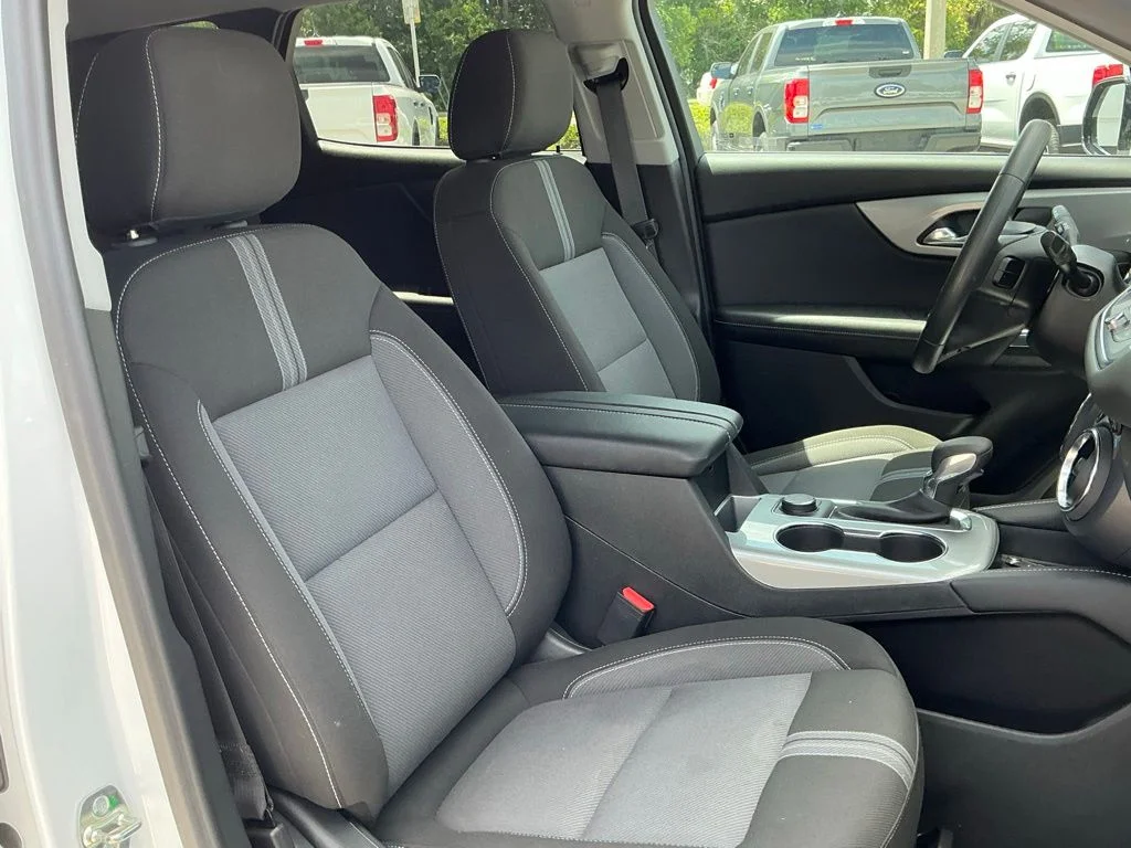 Used 2025 White Chevrolet LT image 17