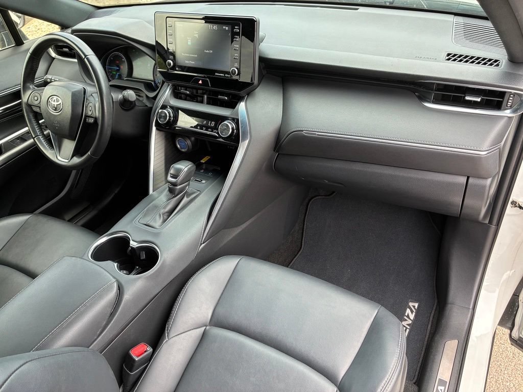 Used 2022 White Toyota XLE image 36