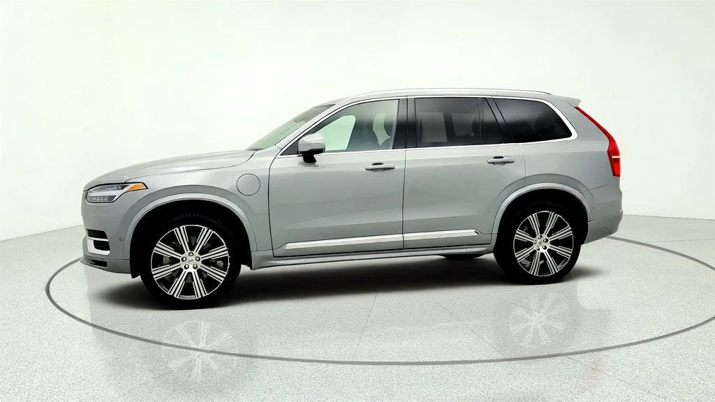 Used 2025 Vapour Grey Metallic Volvo T8 AWD Plus 7-Seater w/ harman/kardon & 21