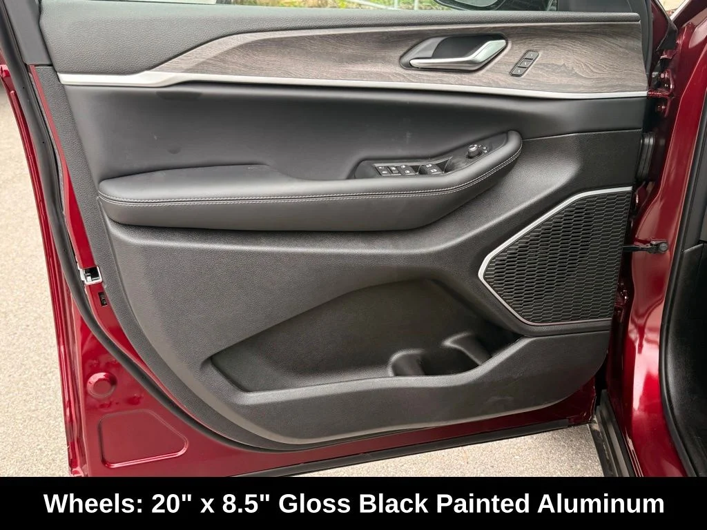 New 2026 Velvet Red Pearl-Coat Exterior Paint Jeep Limited image 27