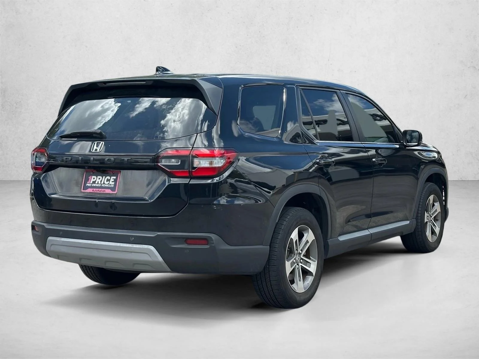 Used 2023 Crystal Black Pearl Honda EX-L 7 Passenger image 5