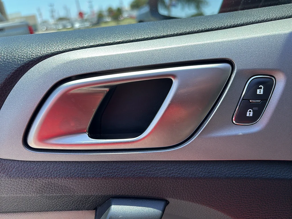 Used 2019 Hot Pepper Red Metallic Tinted Clearcoat Ford  image 31