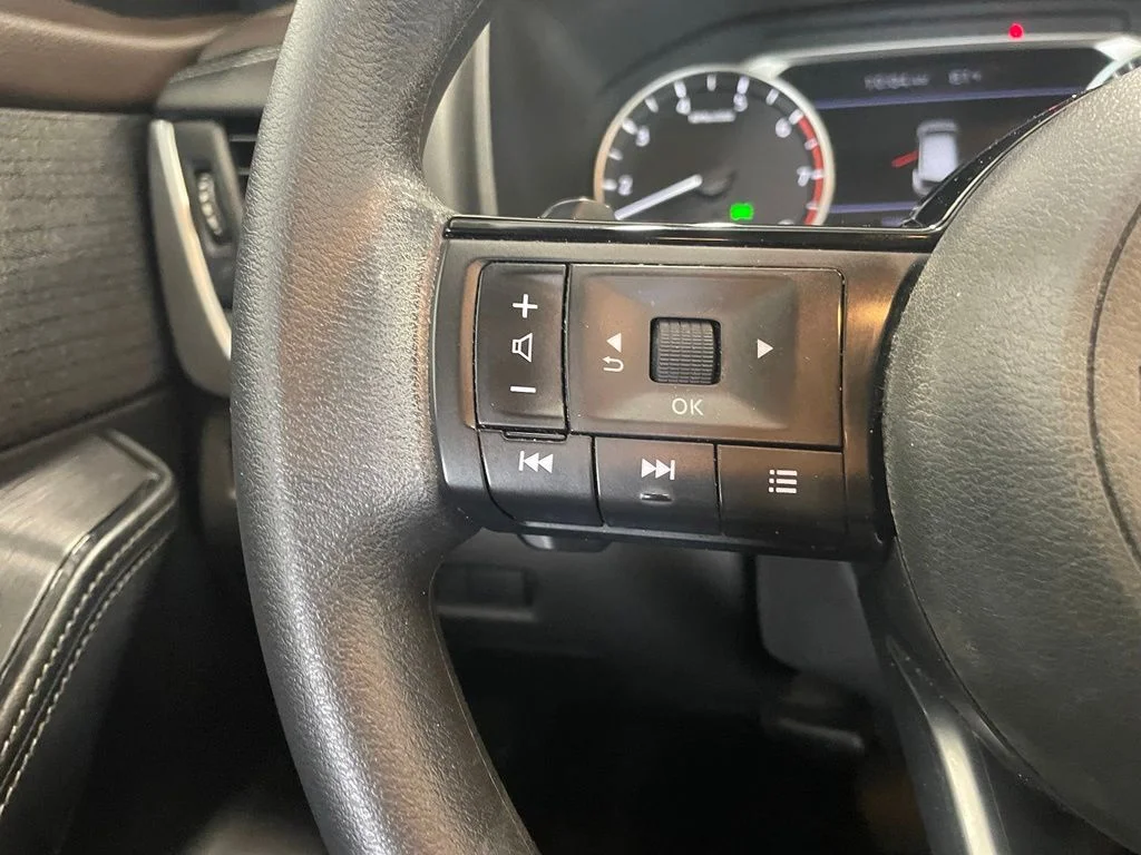Used 2023 Gray Nissan SV image 12