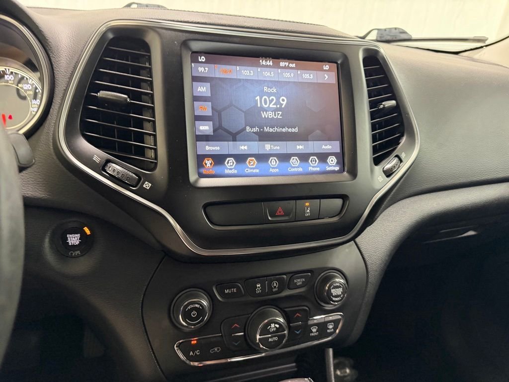 Used 2022 Black Jeep Latitude Lux image 5