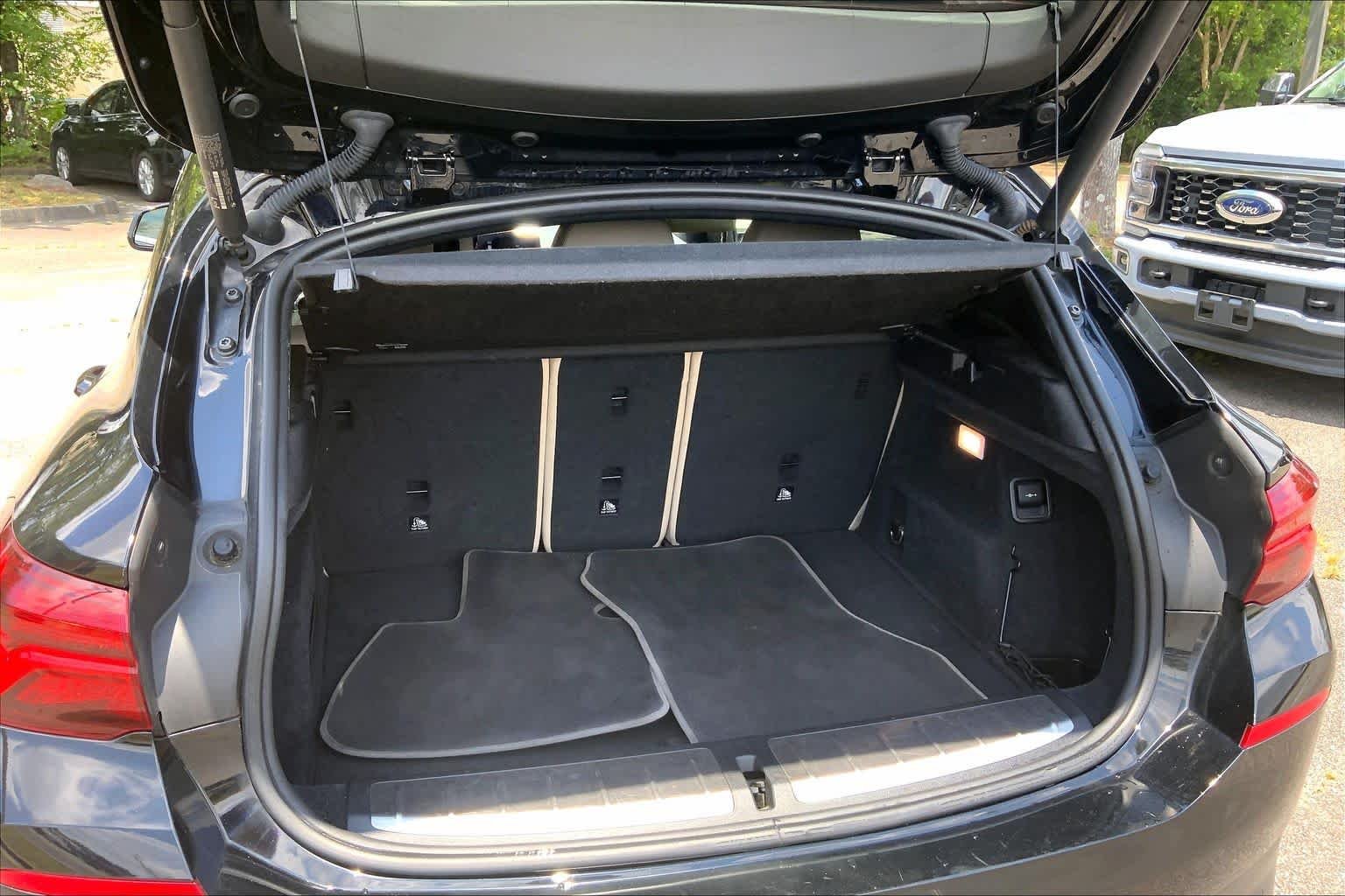 Used 2022 Jet Black BMW sDrive28i image 33
