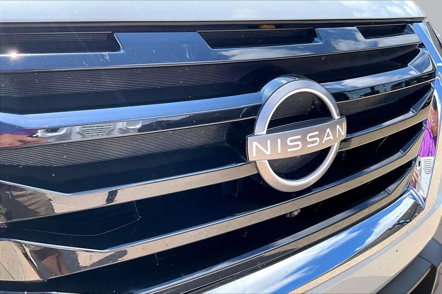 Used 2022 Pearl White Tricoat Nissan Platinum image 29
