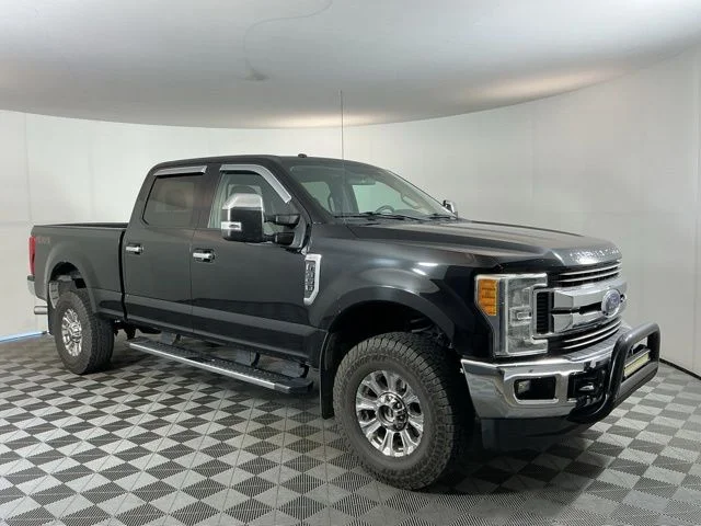 Used 2017 Shadow Black Ford XLT image 3