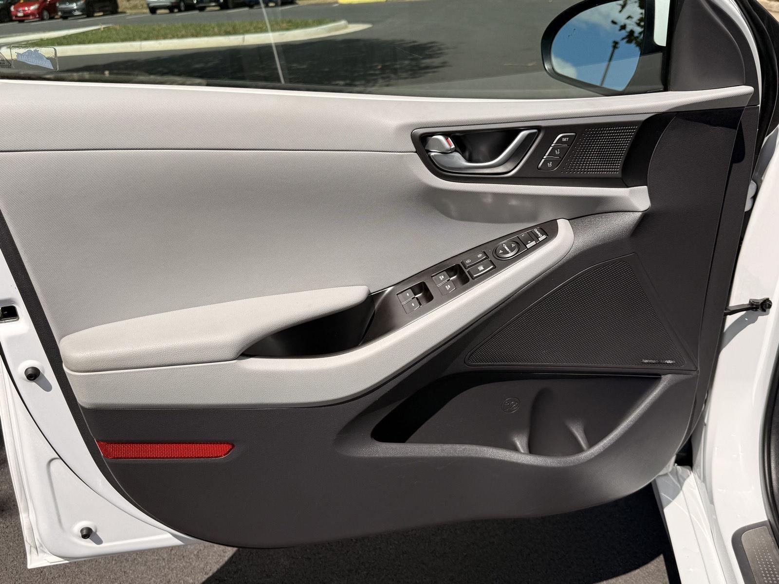 Used 2020 Ceramic White Hyundai Limited image 12
