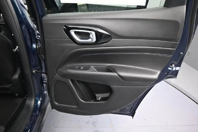 New 2026 Fathom Blue Pearl-Coat Exterior Paint Jeep Latitude image 21