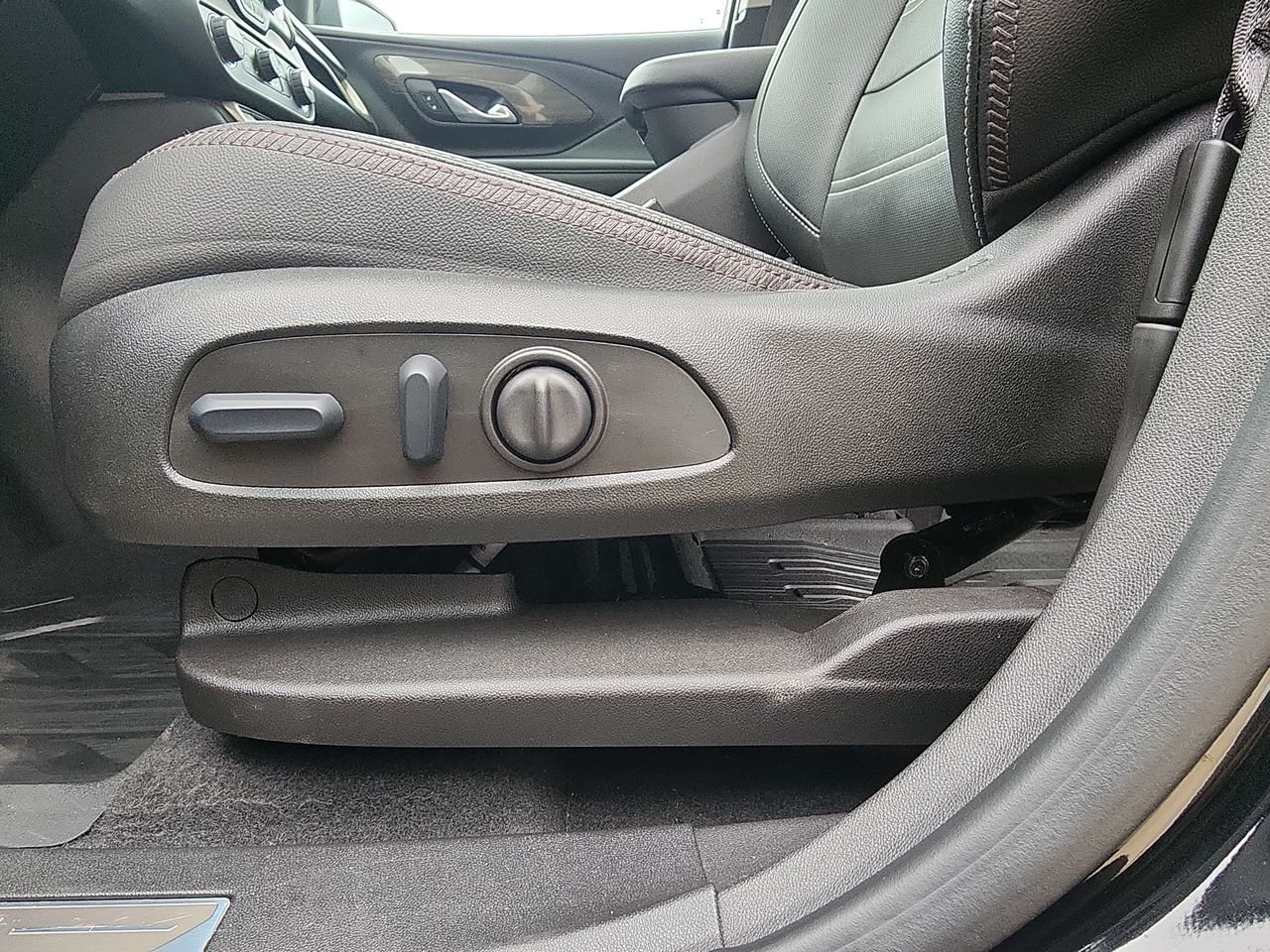 Used 2023 EBONY TWILIGHT METALLIC GMC Denali image 12