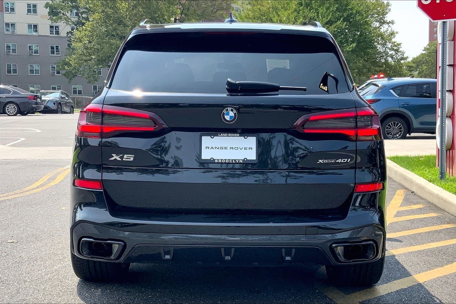 Used 2023 Black Sapphire Metallic BMW xDrive40i image 4
