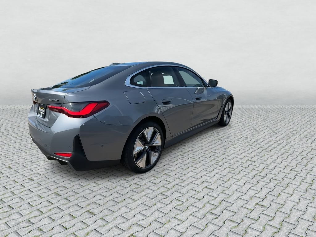 New 2026 Skyscraper Grey Metallic BMW xDrive40 image 8