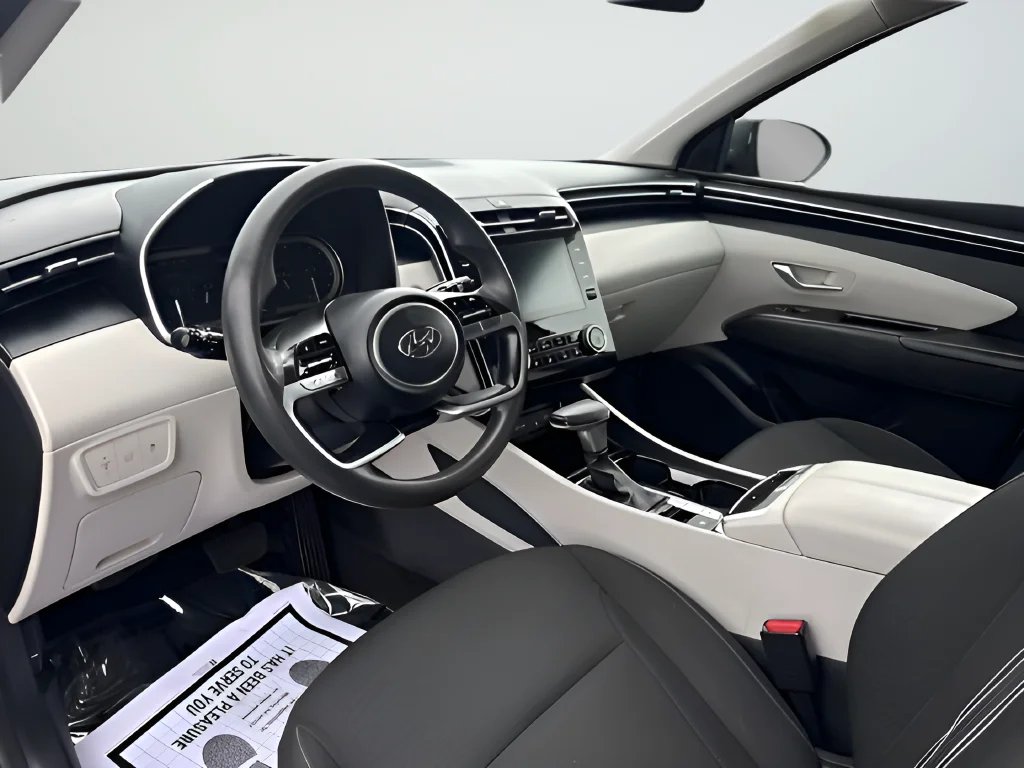 Used 2023 Silver Hyundai SEL image 9