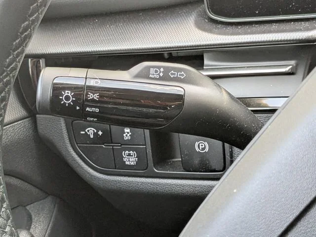 Used 2026 Snow White Pearl Kia LX image 17