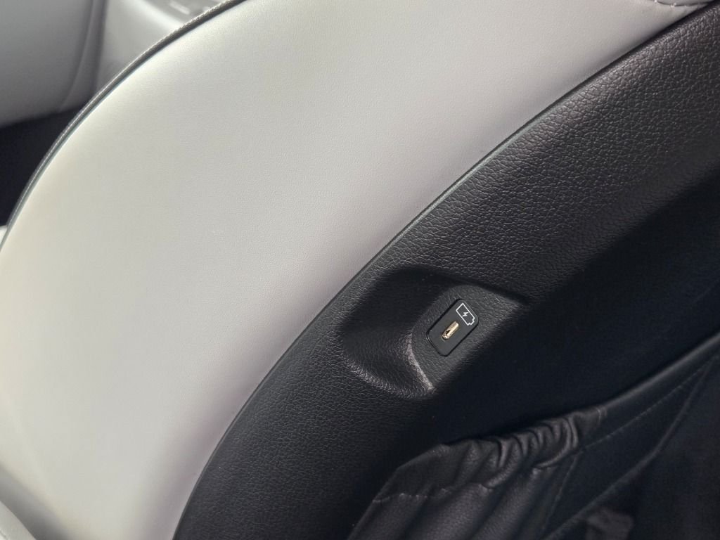 Used 2024 Abyss Black Hyundai SEL image 19