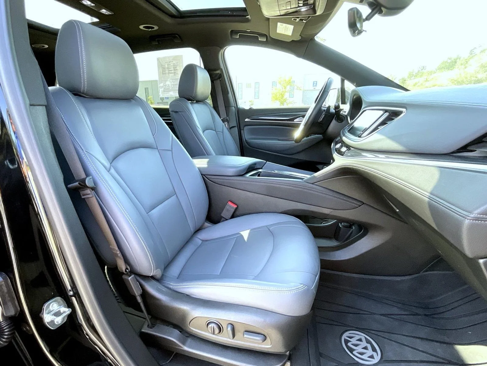 Used 2022 Black Buick Essence image 16
