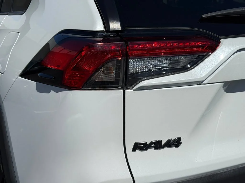 Used 2023  Toyota XLE Premium image 10