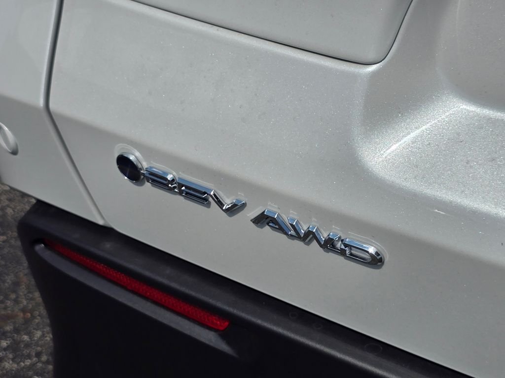 New 2026 Wind Chill Pearl <sup>1</sup> Toyota  XLE image 16