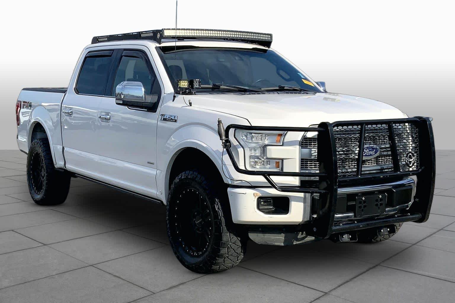 Used 2015 White Platinum Metallic Tri-Coat Ford Platinum image 3
