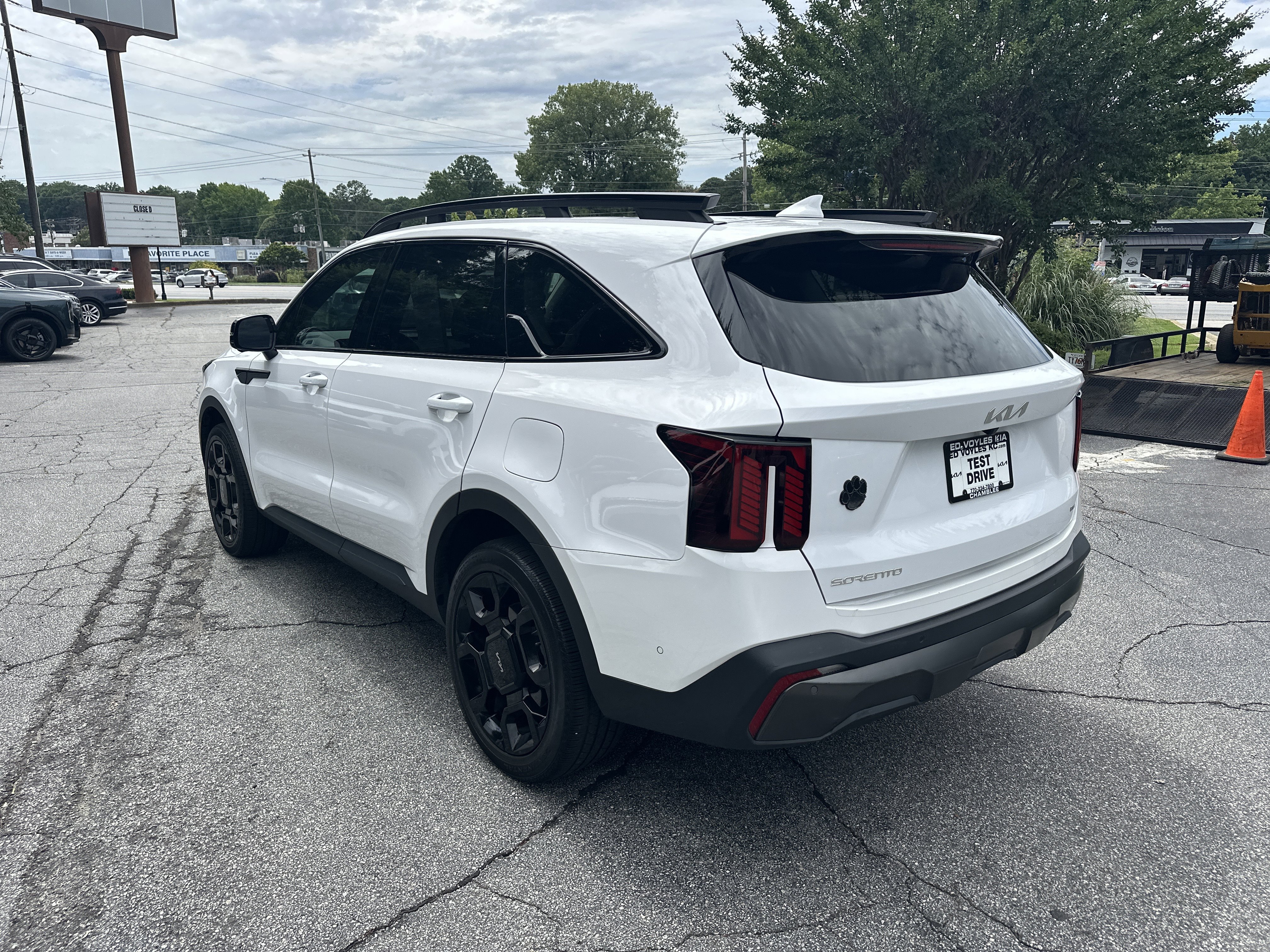 Certified Used 2024 Glacial White Pearl Kia X-Line SX image 8