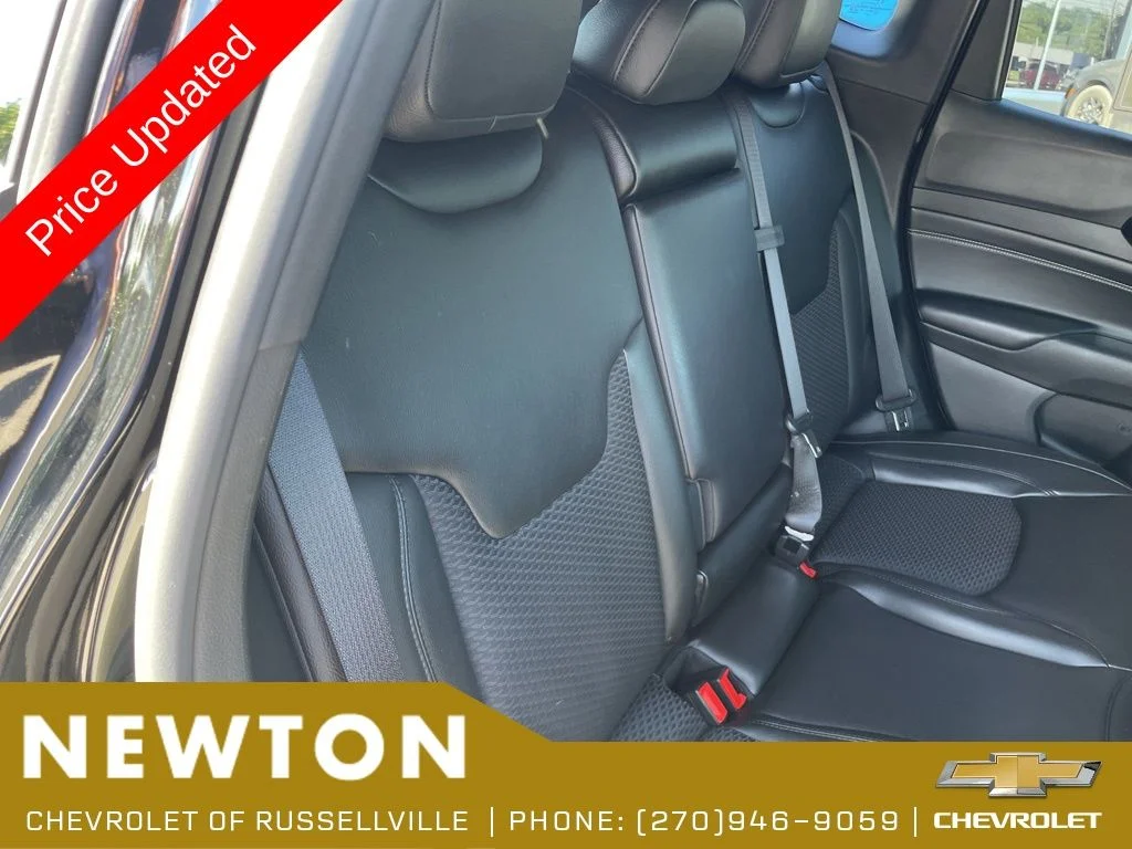 Used 2022 Diamond Black Jeep Latitude image 27