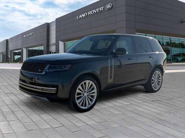 Used 2025  Land Rover SE image 1