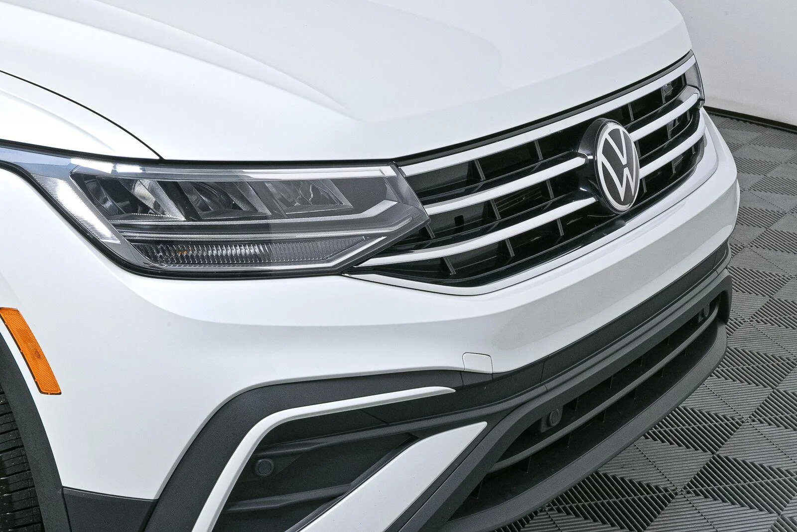 Certified Used 2023 Opal White Pearl Volkswagen SE image 43