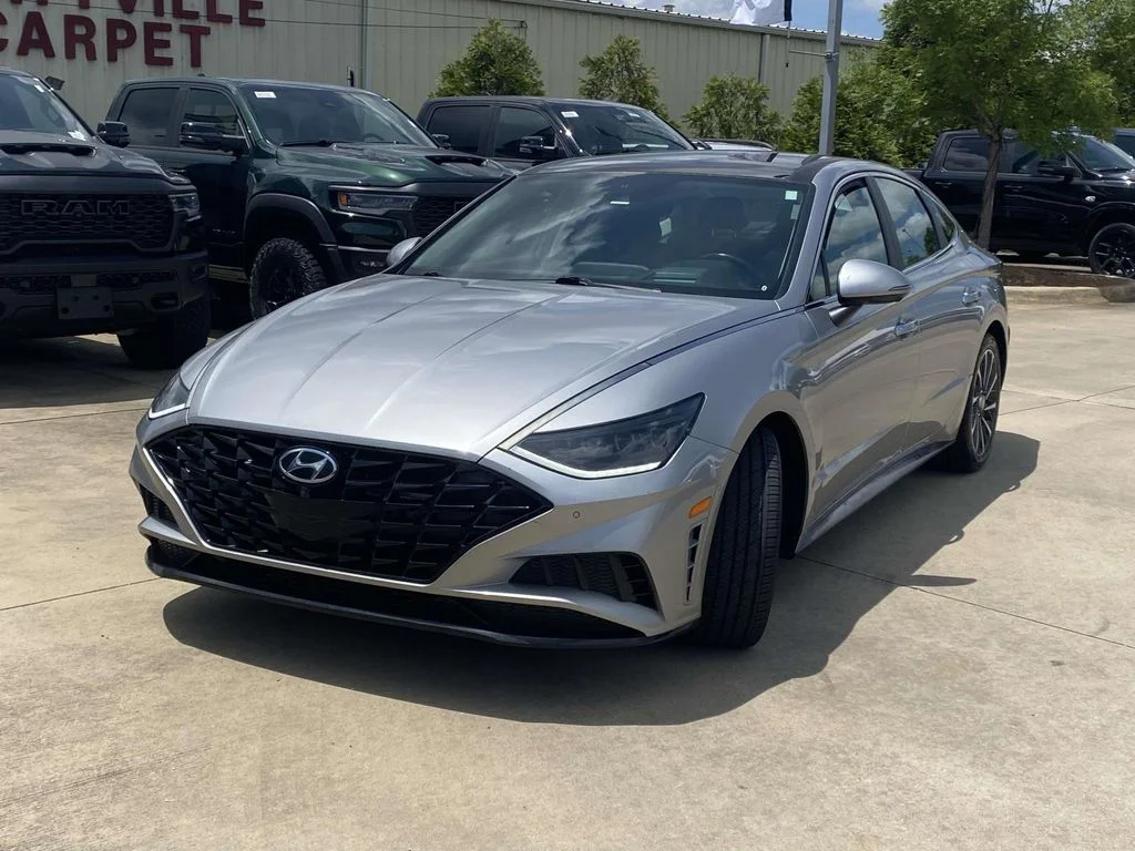 Used 2021 Silver Hyundai Limited image 38