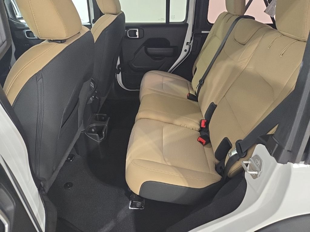 Used 2021 Bright White Clearcoat Jeep Unlimited Sport S image 23