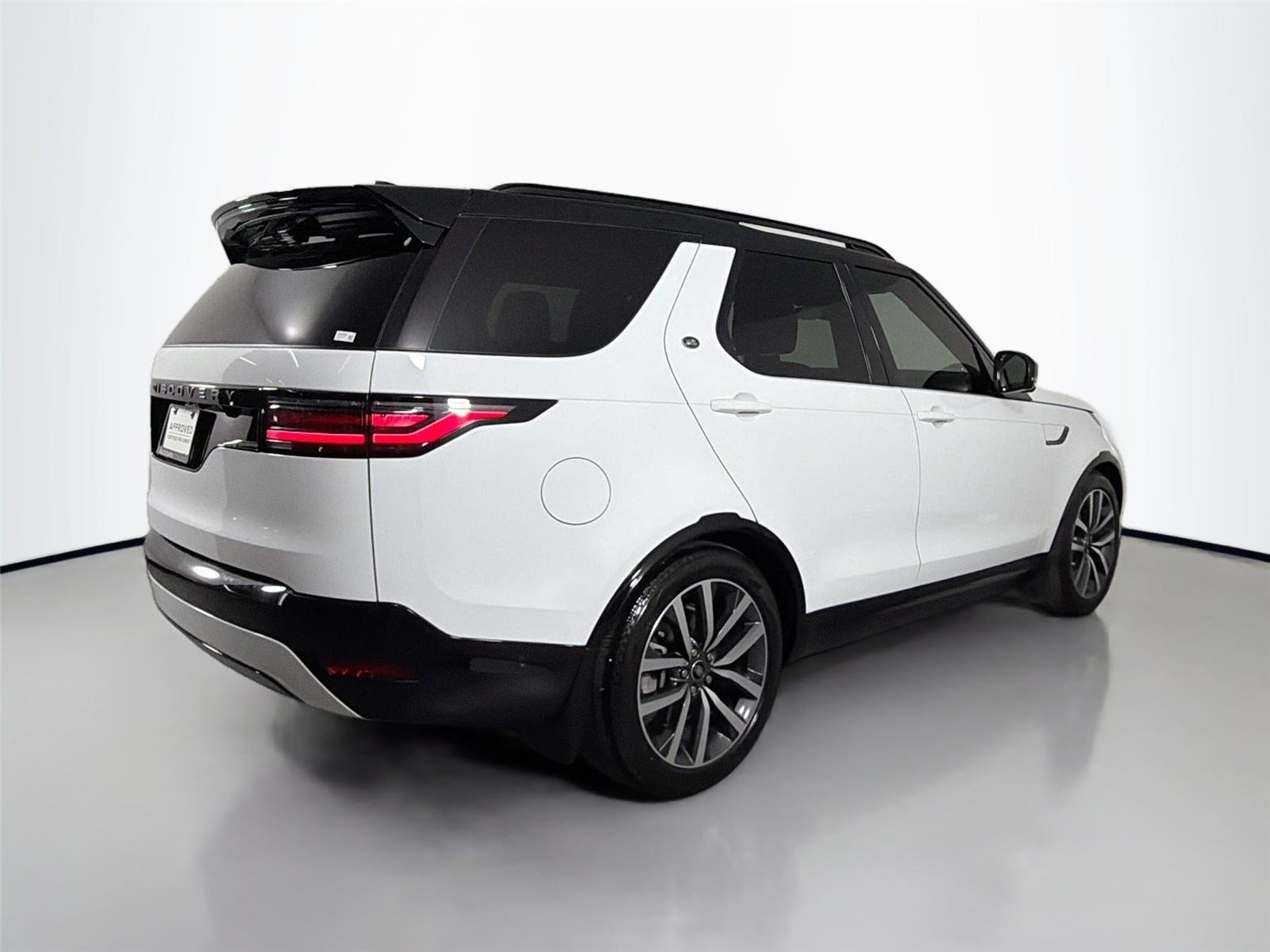 Certified Used 2024 Fuji White Land Rover Dynamic SE image 5