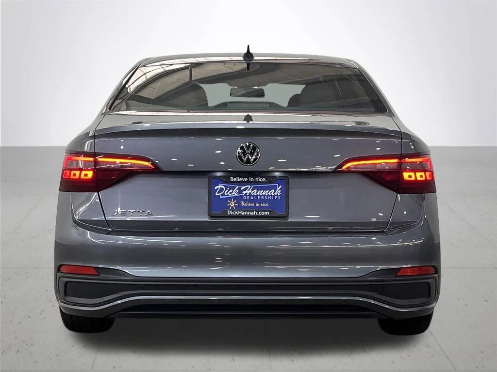 Used 2022 Gray Volkswagen 1.5T Sport image 12