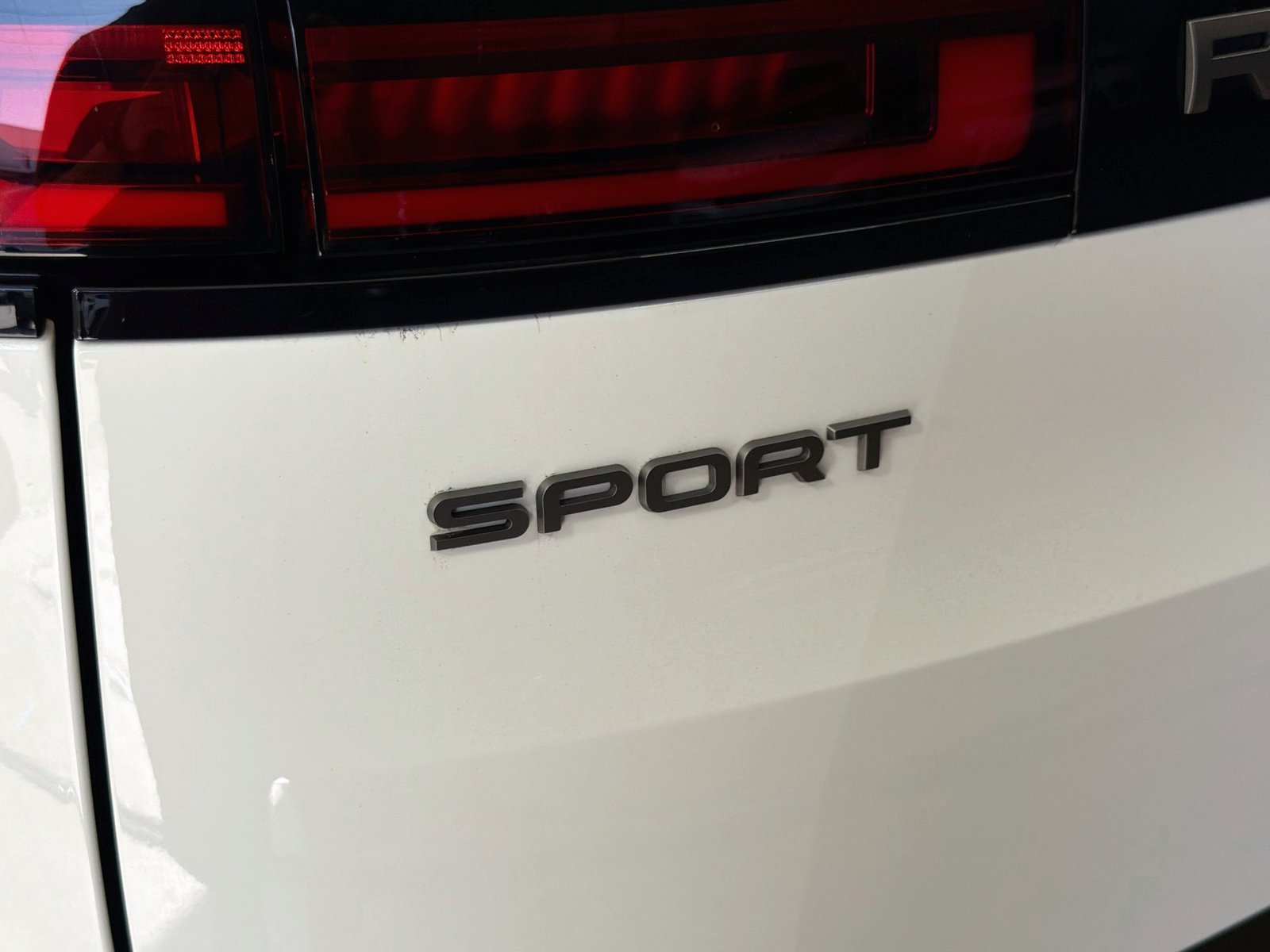 Certified Used 2025 Fuji White Land Rover SE image 30