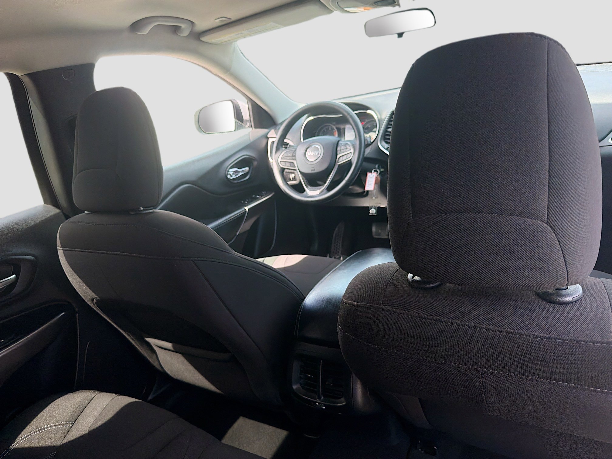 Used 2019 Bright White Clearcoat Jeep Latitude image 28