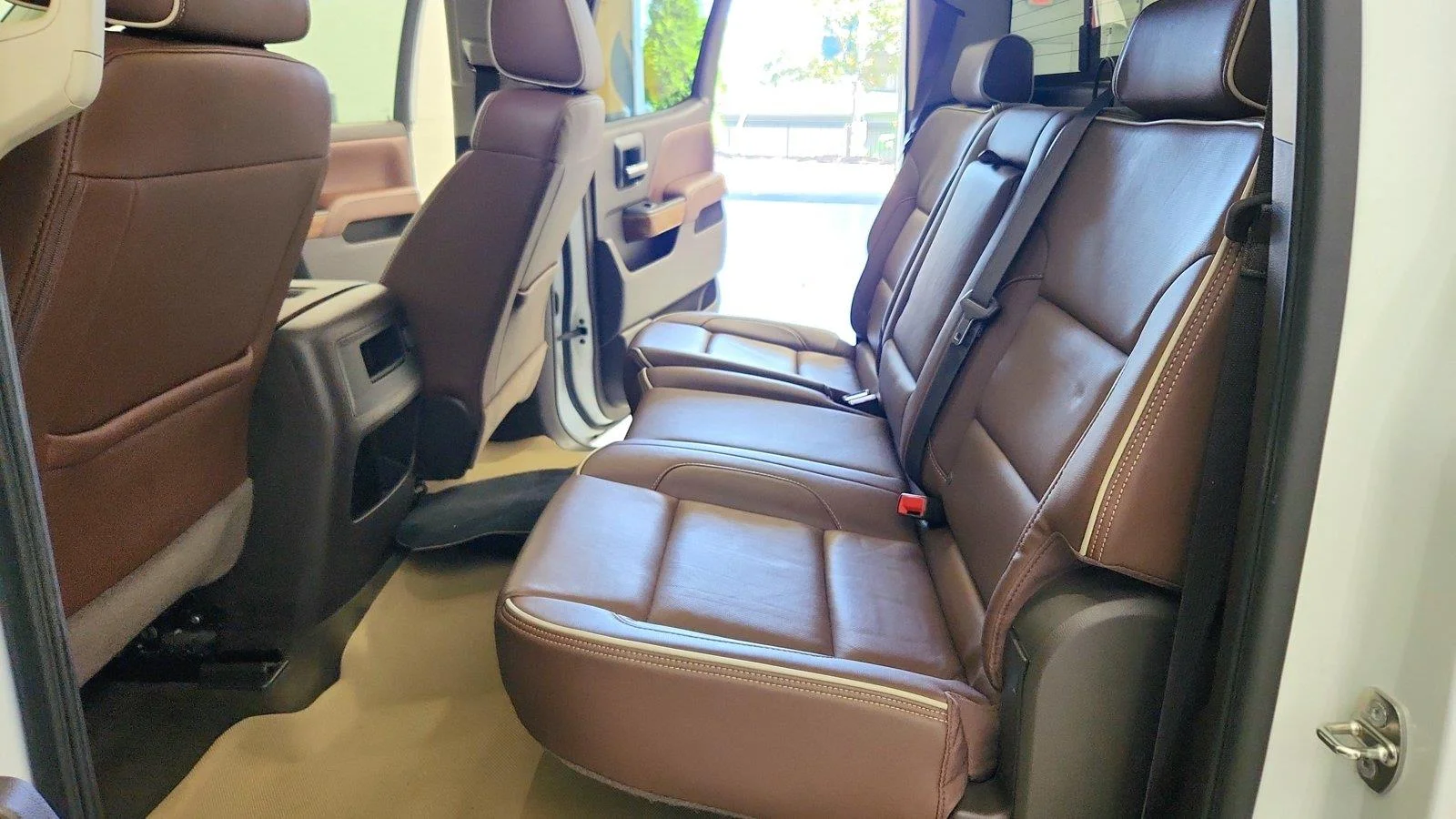 Used 2016 IRIDESCENT PEARL TRICOAT Chevrolet High Country image 26