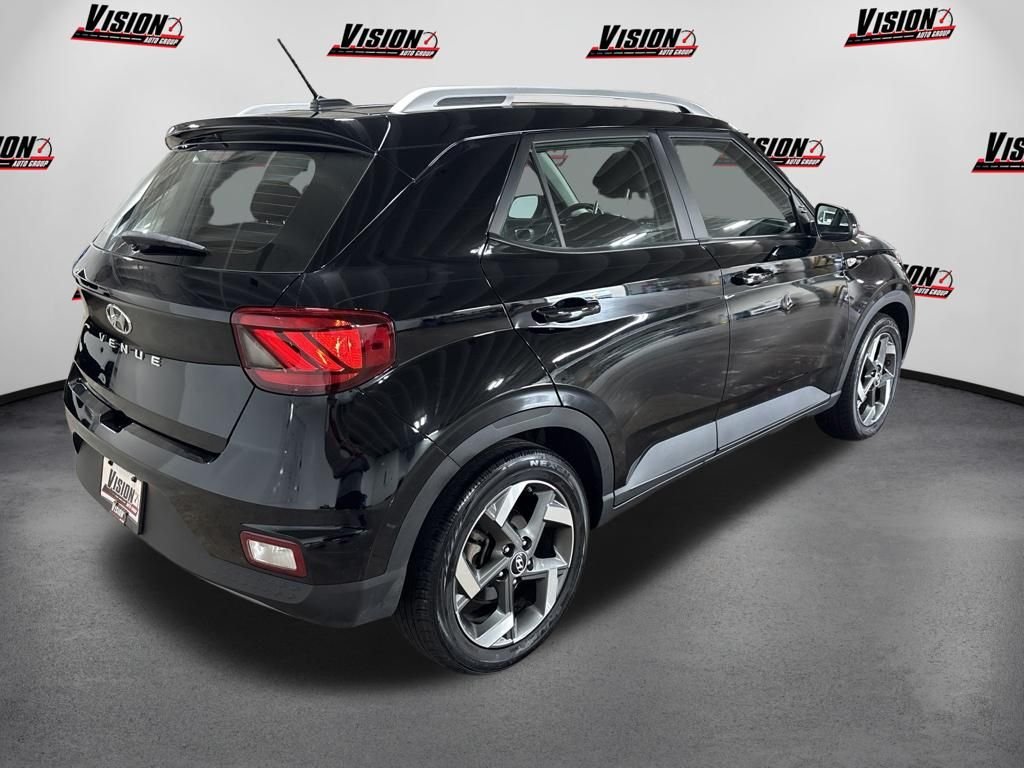 Used 2023 Black Hyundai SEL image 5