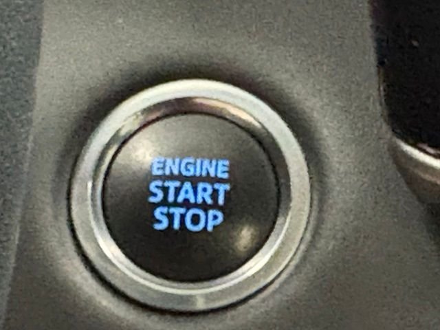 Used 2020 White Toyota XLE image 30
