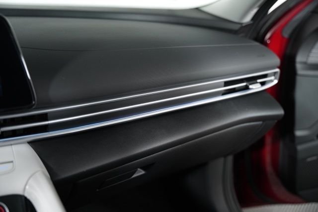 2025 Hyundai Elantra Limited - Photo 18