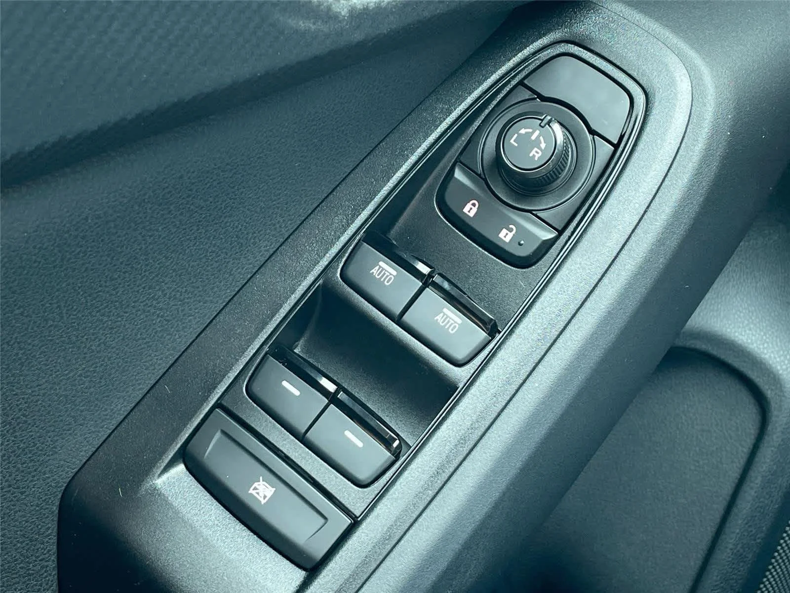New 2027 CRYSTAL WHITE PEARL Subaru Premium image 27